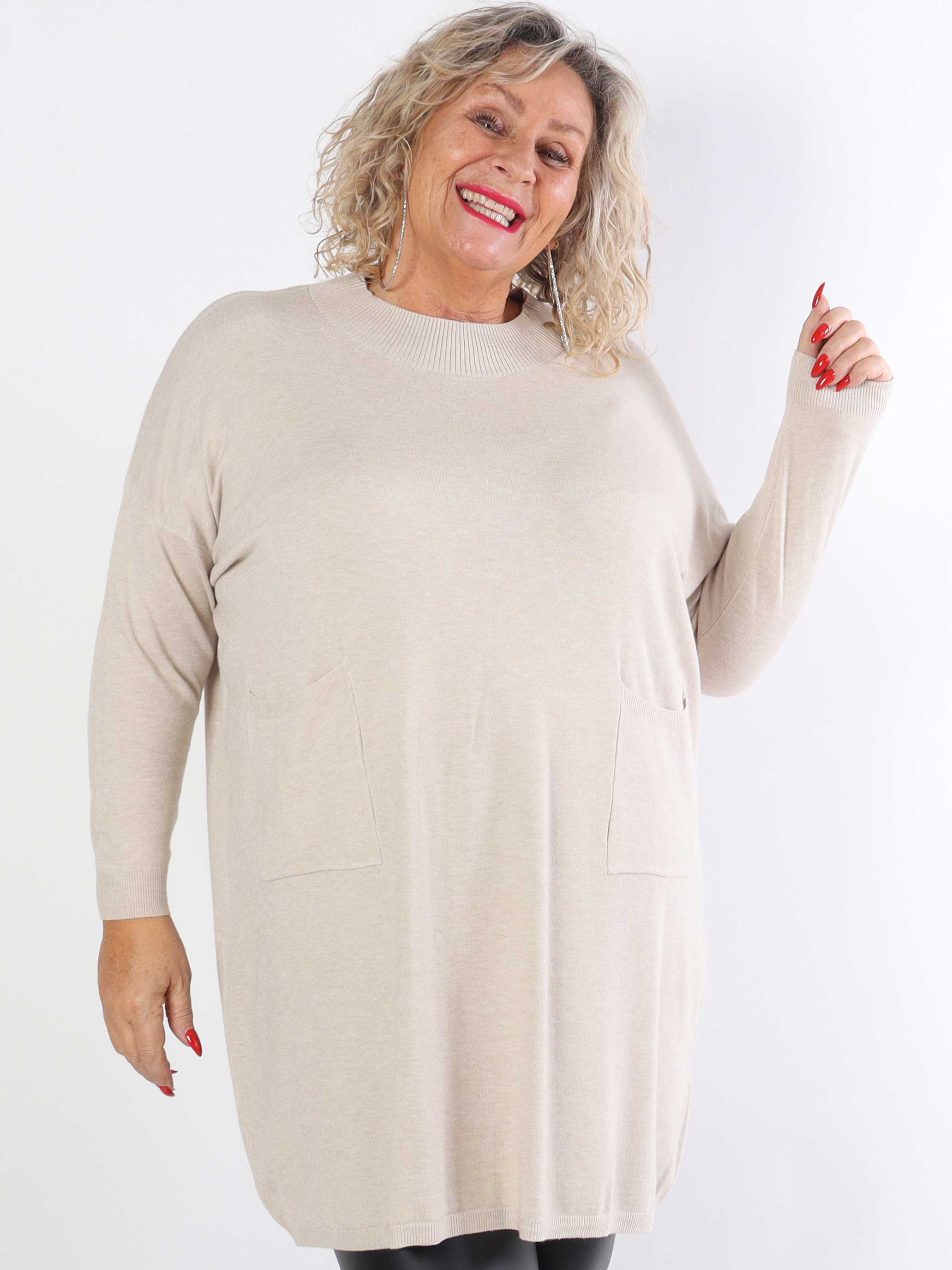 Dima - Blød plus size strikkjole med lommer